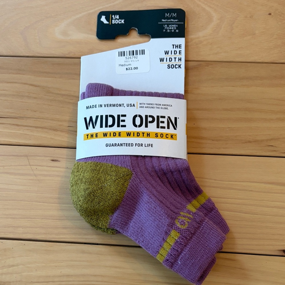 NWT Vermont wide open socks medium